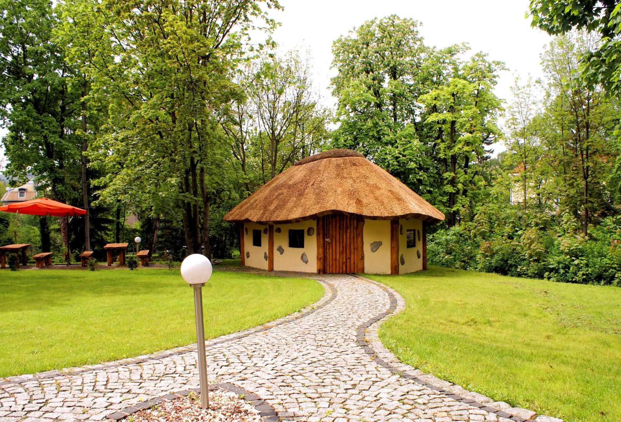 Villa Carmen Kudowa Zdroj Exterior photo